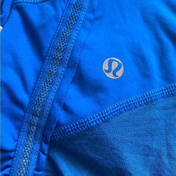 Lululemon size 8 Capri 18” inseam yoga pants turquoise blue. - Picture 6 of 9